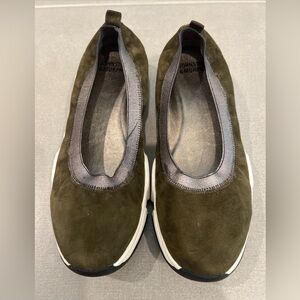 Johnston & Murphy Women's Green Suede Flats